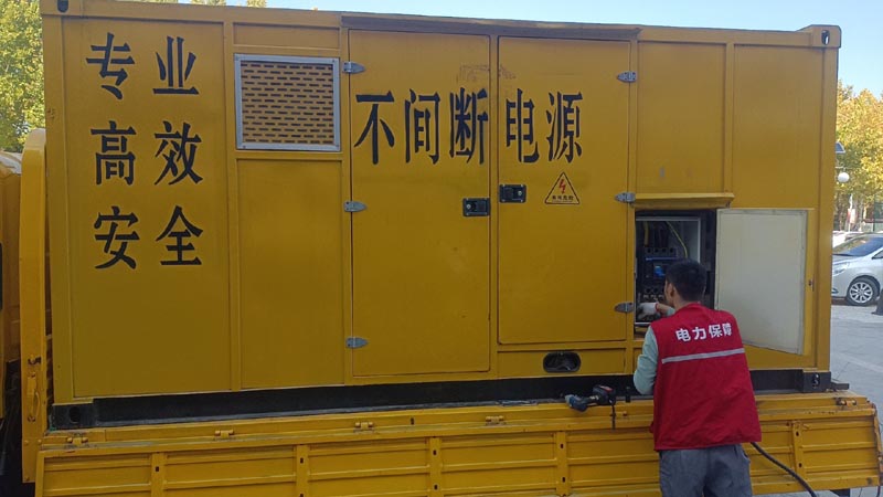 临朐柴油发电机组和UPS电源配合使用时，如何避免切换过程中的电力中断？